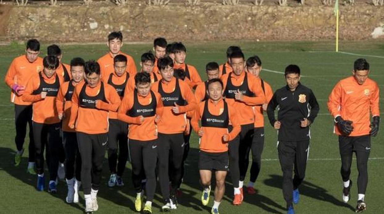 Entrenamiento del Wuhan Zalla en Sotogrande, donde ha permanecido casi un mes concentrado