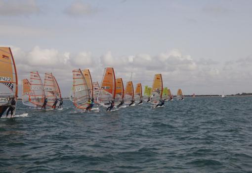 Martina Reino y Ricard Castellví, líderes del Campeonato de España de Láser Radial