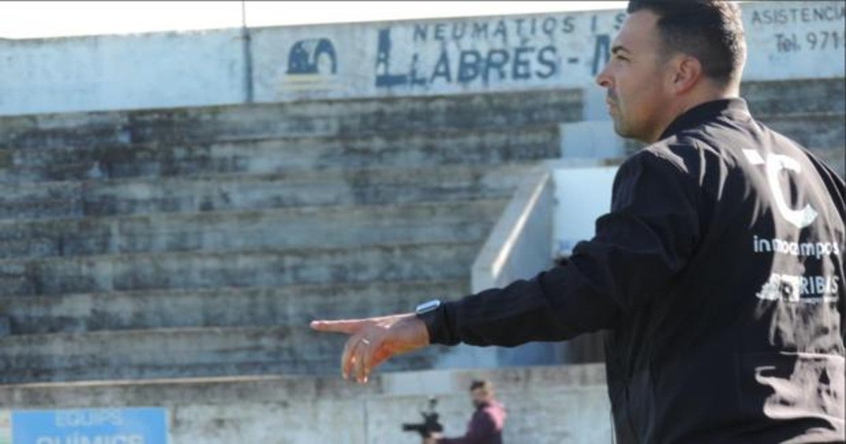 Óscar Troya, entrenador del Poblense