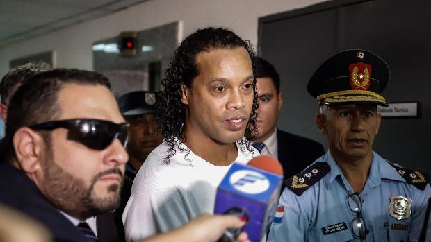 Ronaldinho es finalmente detenido por entrar en Paraguay con un pasaporte falso