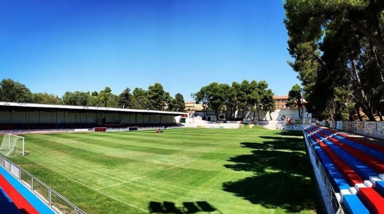 Nuestra Señora de la Caridad, el estadio del Villarrobledo, vacío