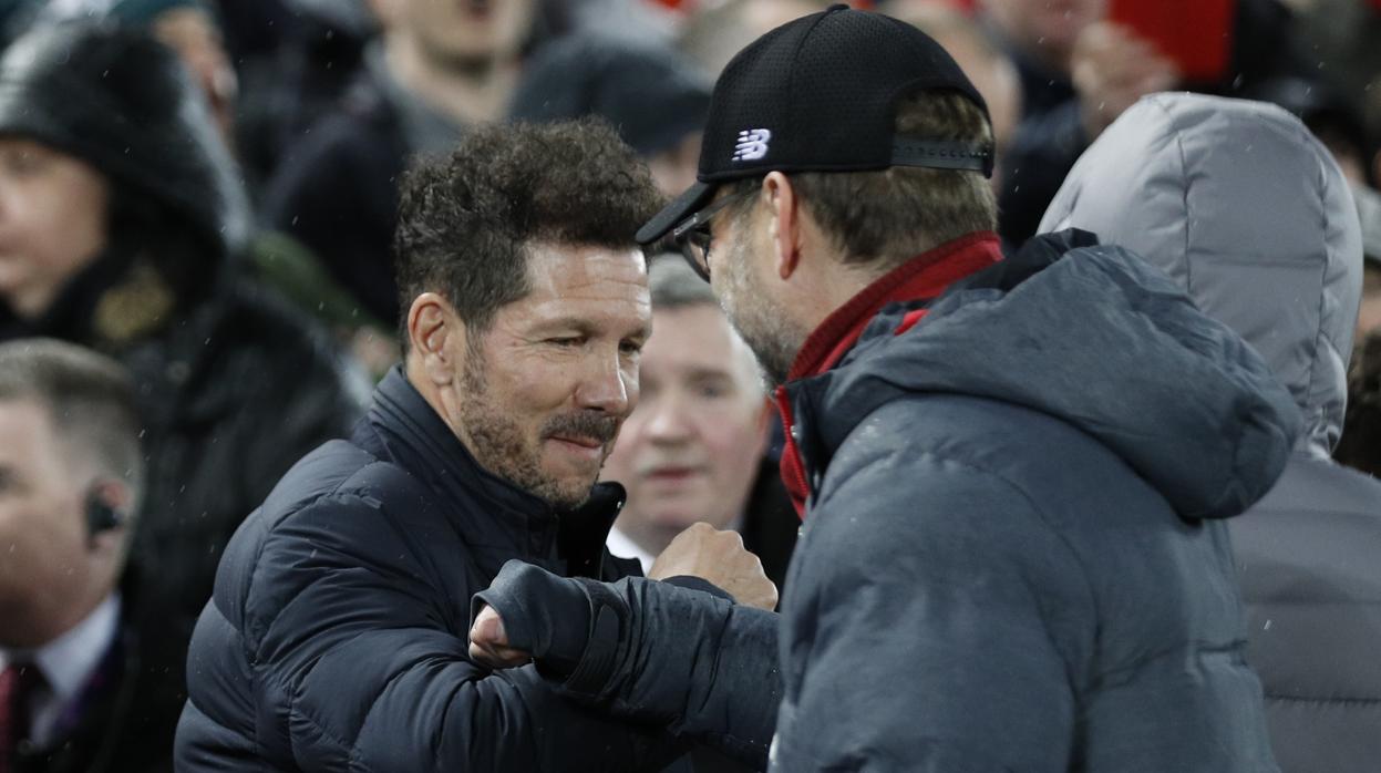 El saludo entre Simeone y Klopp