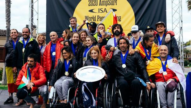 Aitor Francesena «Gallo» y Carmen López, campeones del mundo de surf adaptado