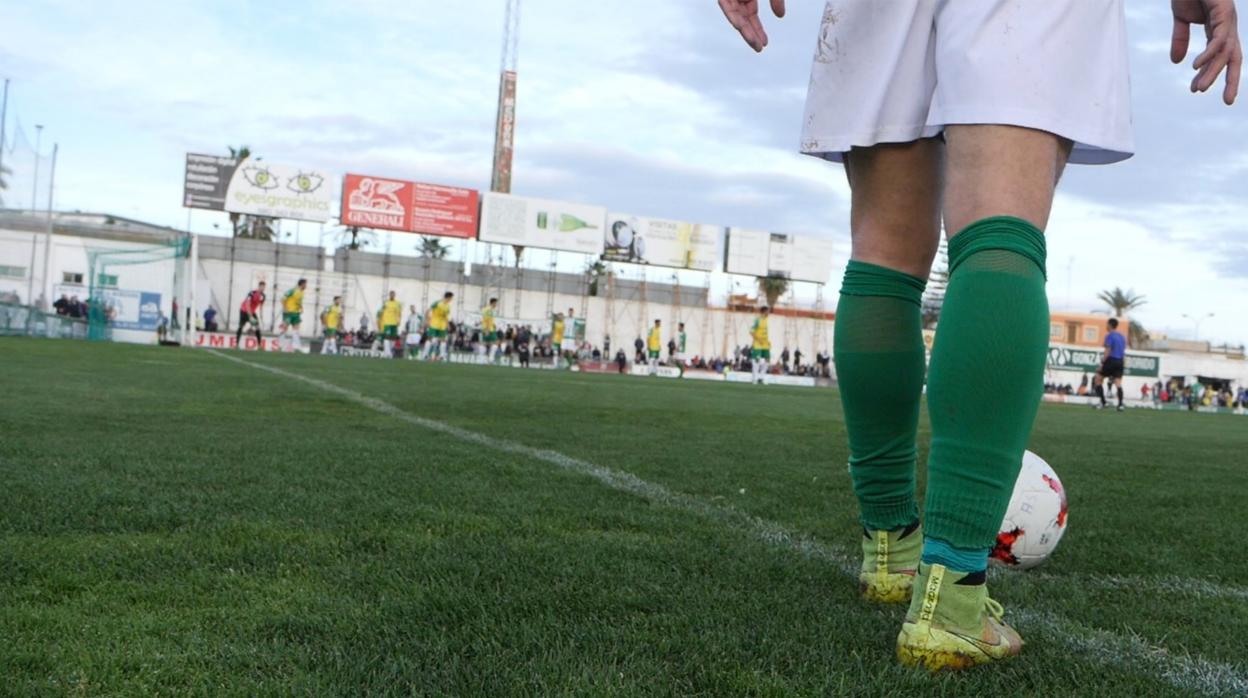 Partido de Segunda división B en el estadio El Palmar, la casa del Atlético Sanluqueño