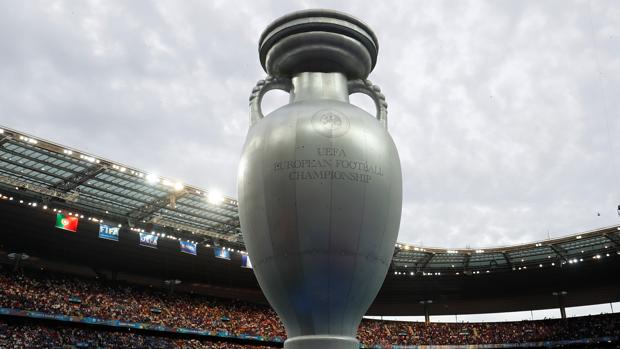 La UEFA acuerda aplazar la Eurocopa a 2021 y propone otra fecha para la final de la Champions