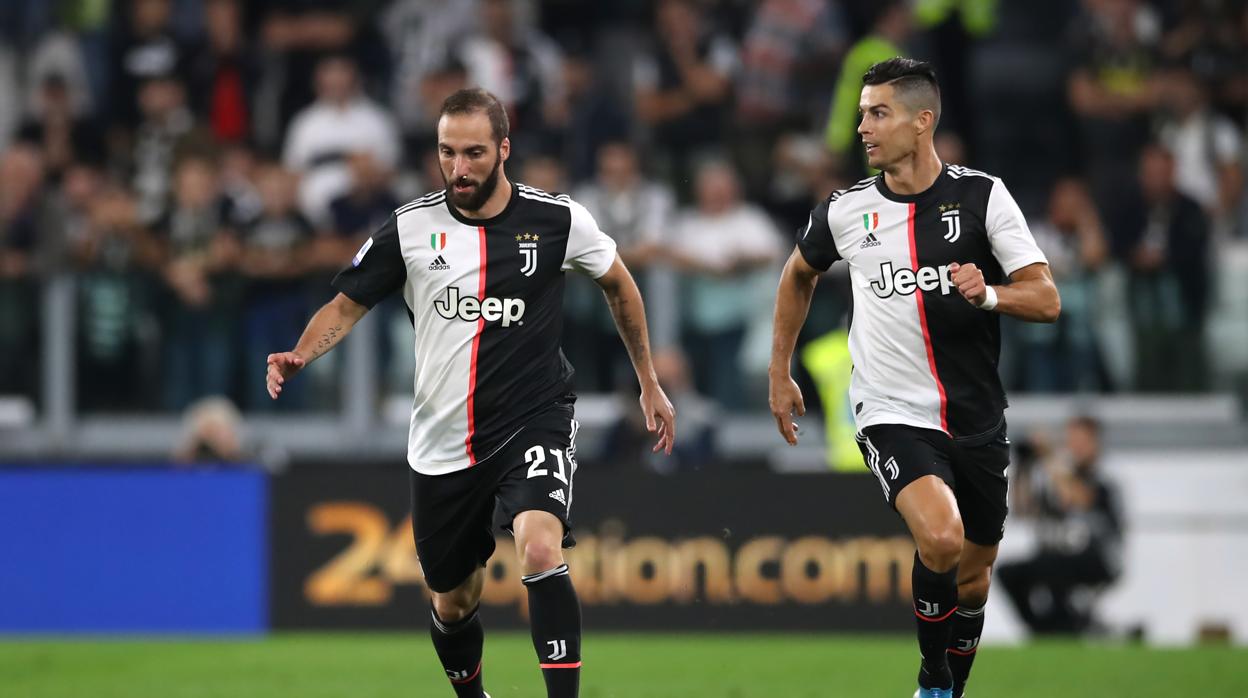 Higuaín viajó a Argentina para cuidar de su madre, enferma de cáncer