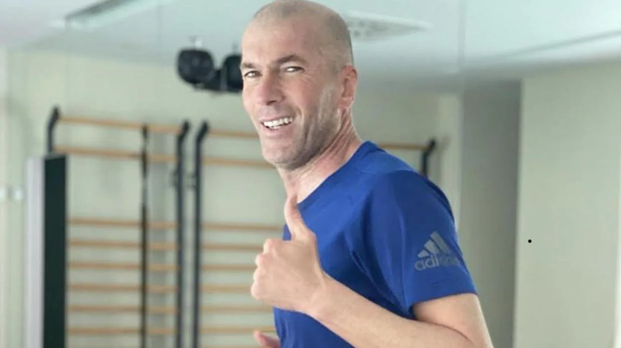 Zidane, corriendo en una cinta en su casa