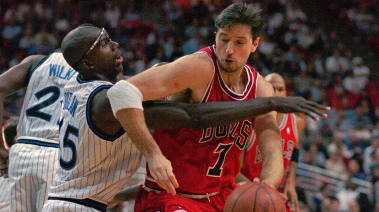 Toni Kukoc, en un partido de los Bulls