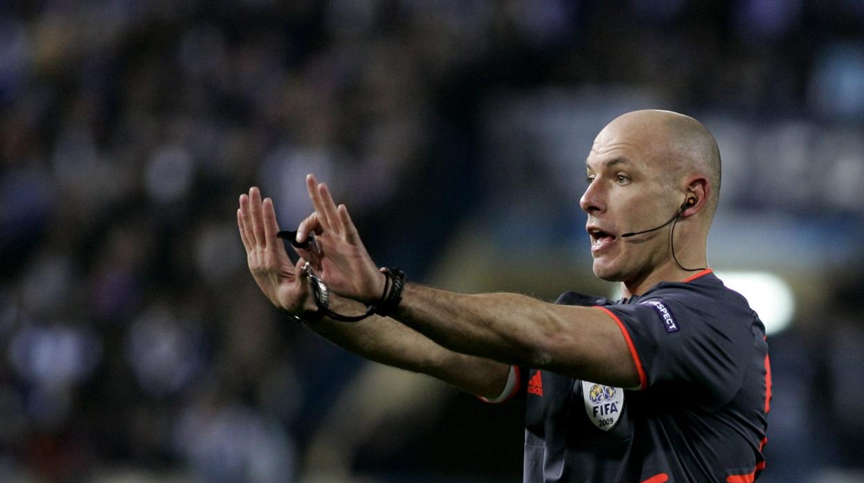 Howard Webb, en un partido de 2009