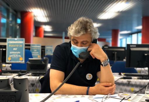 Nayim, en el 061 de Zaragoza, dando ánimos a los enfermos de coronavirus