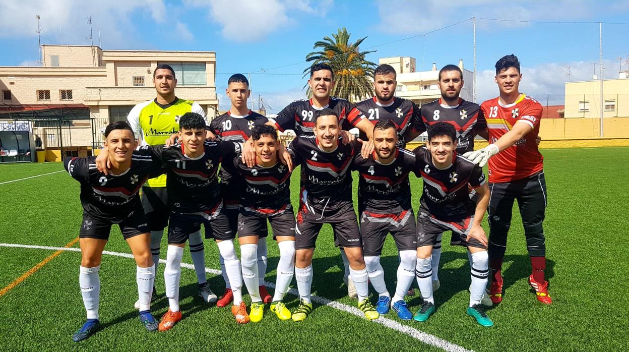 Los jugadores de la AUGC Ceuta Deportiva, antes de un partido de esta temporada