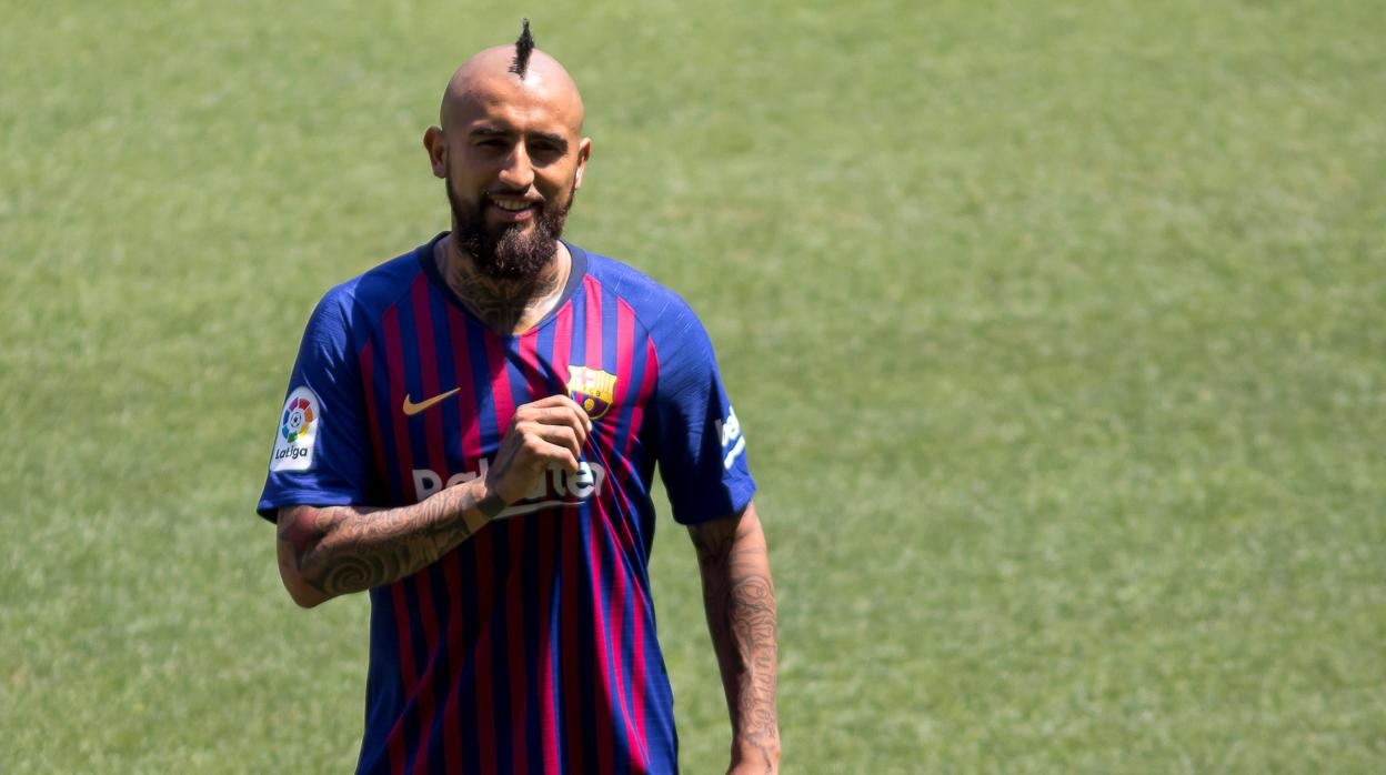 Arturo Vidal el día que fue presentado por el Barcelona