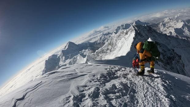 Misión especial para medir el Everest un año después de la tragedia