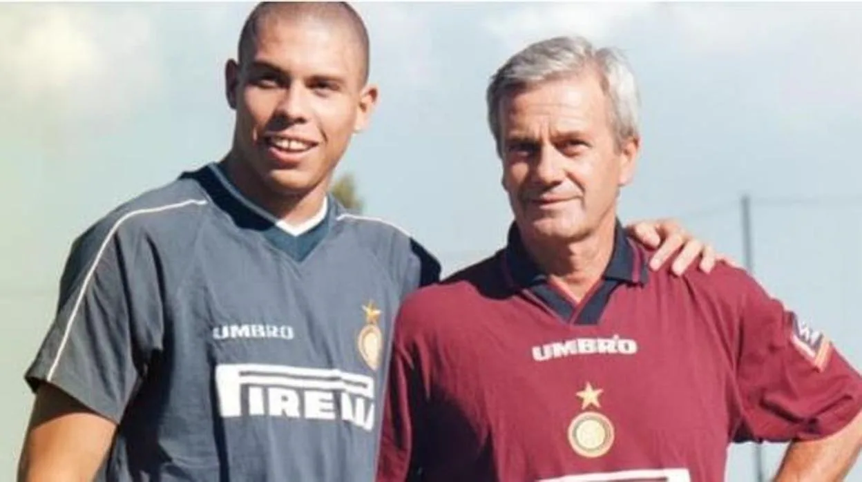 Ronaldo junto a Gigi Simoni