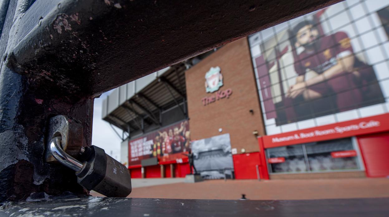 El estadio de Anfield, cerrado a cal y canto