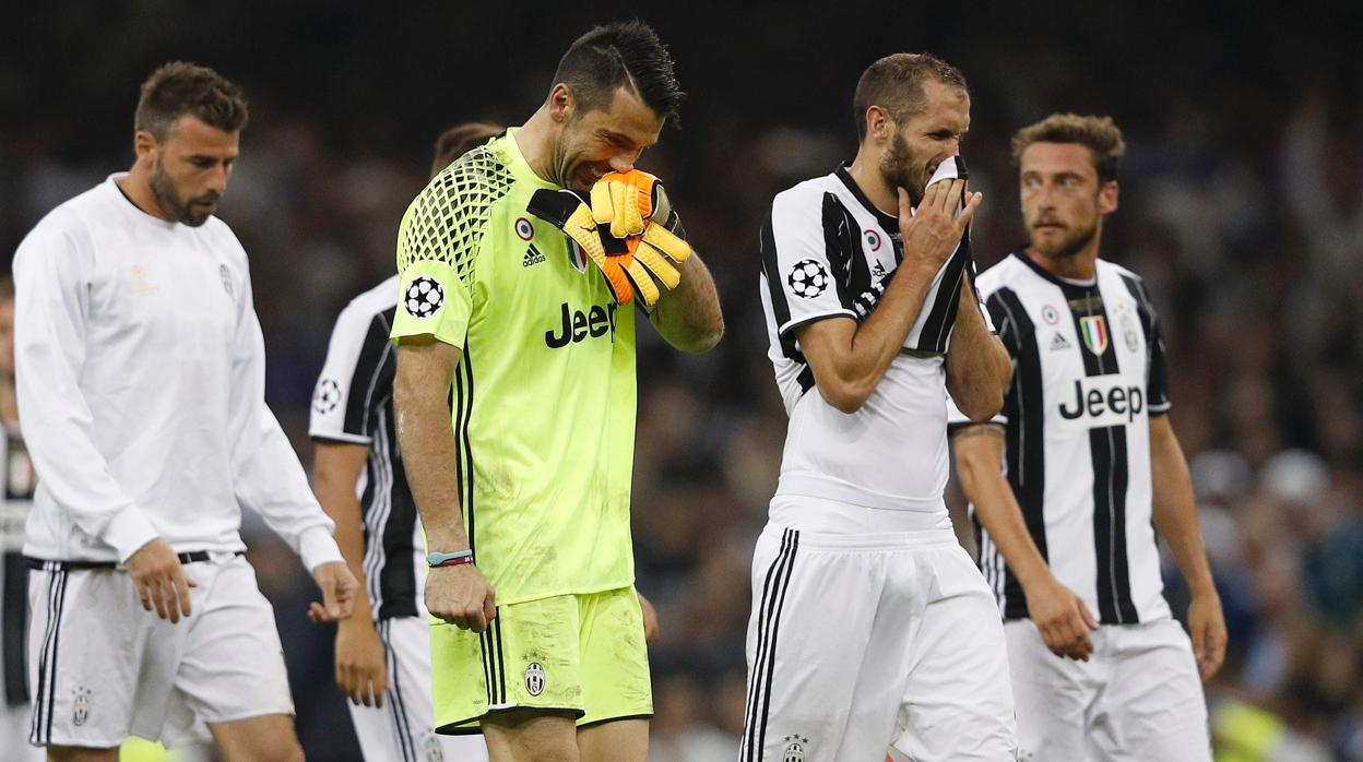 Chiellini, junto a Buffon y sus compañeros en Cardiff