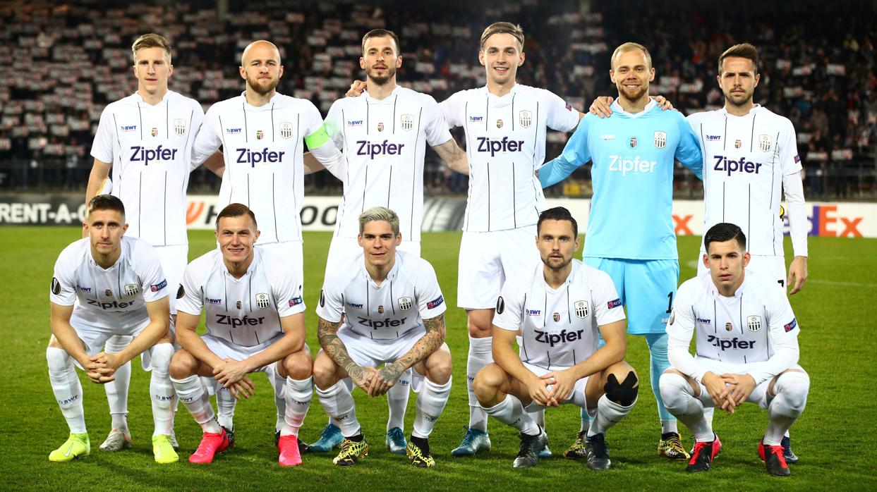 Los jugadores del Lask, en la Champions League contra el Manchester United