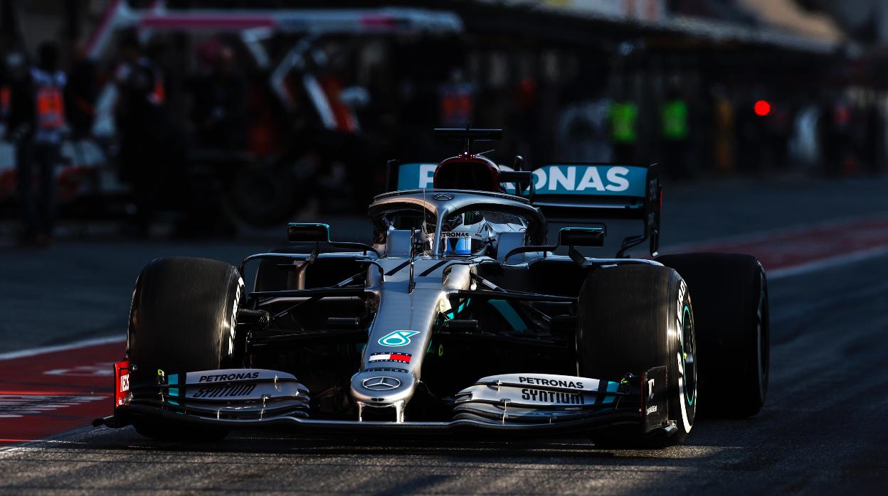 Lewis Hamilton vuelve al asfalto con un test privado en Silverstone