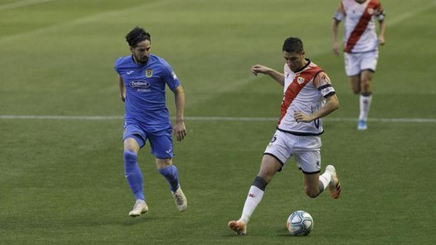 Mario Suárez desatasca al Rayo en un derbi de poco fútbol