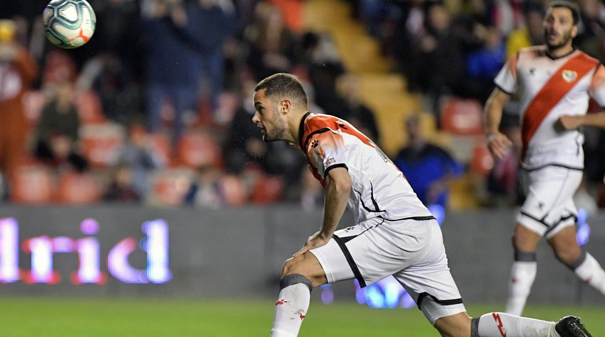 Mario Suárez desatasca al Rayo en un derbi de poco fútbol