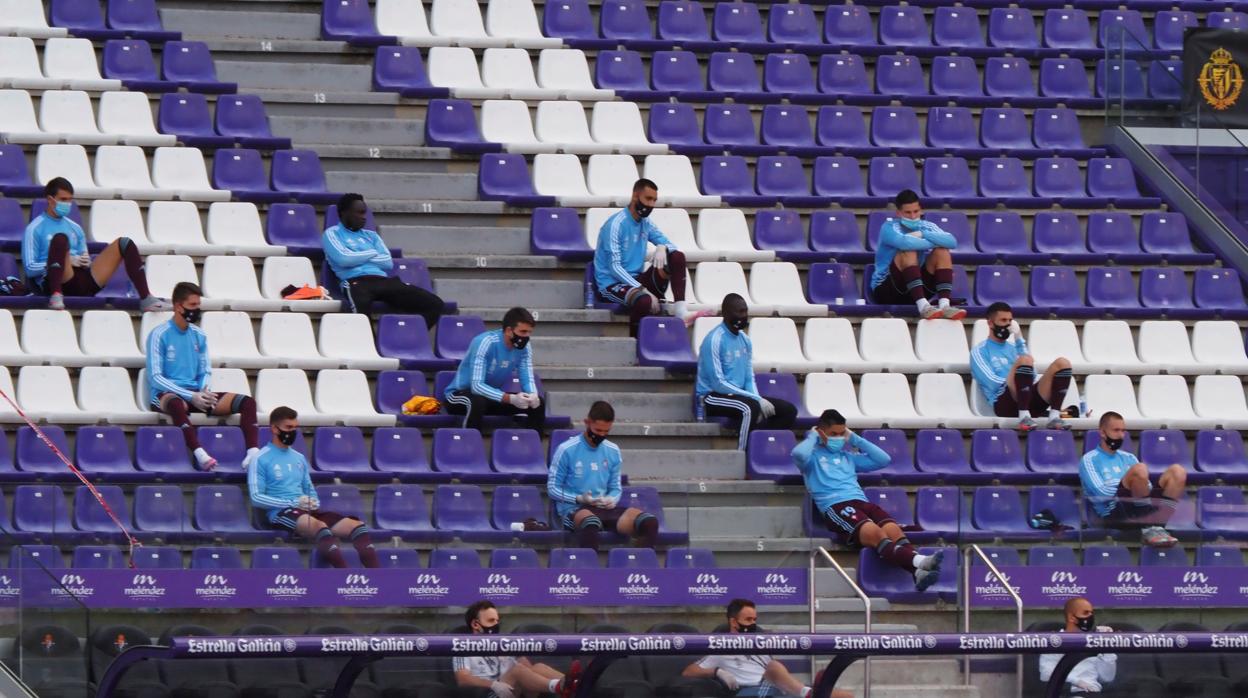 Las gradas son, de momento, para los suplentes