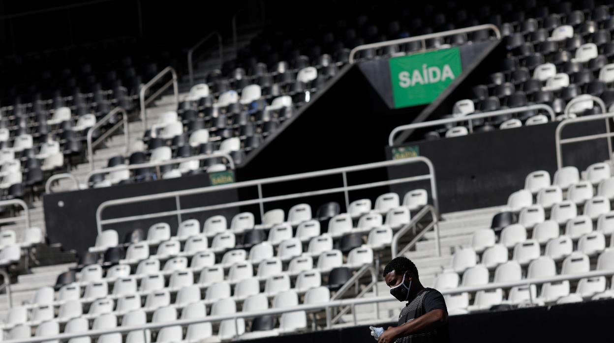 Califican de «genocida» al alcalde de Río de Janeiro por permitir público en los estadios desde el 10 de julio