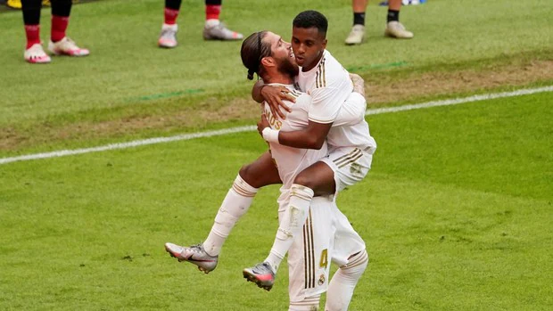 Otro penalti marcado por Ramos acerca al Madrid al título