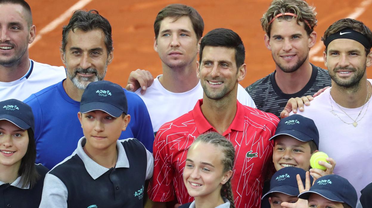 Djokovic y otros tenistas, en el polémico torneo de Belgrado