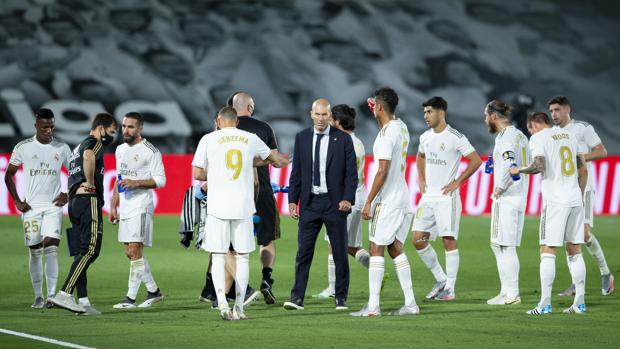 Zidane juega en Granada con cinco centrocampistas y un punta
