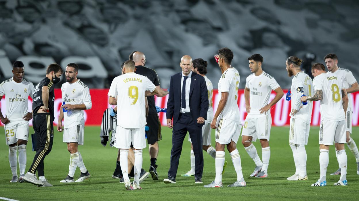 Zidane juega en Granada con cinco centrocampistas y un punta