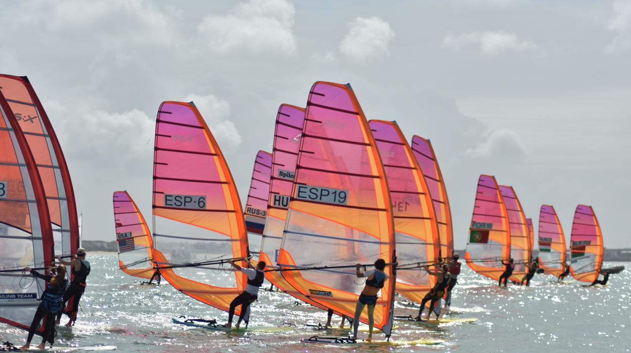 Comienza el Cádiz el Andaluz de Windsurfing