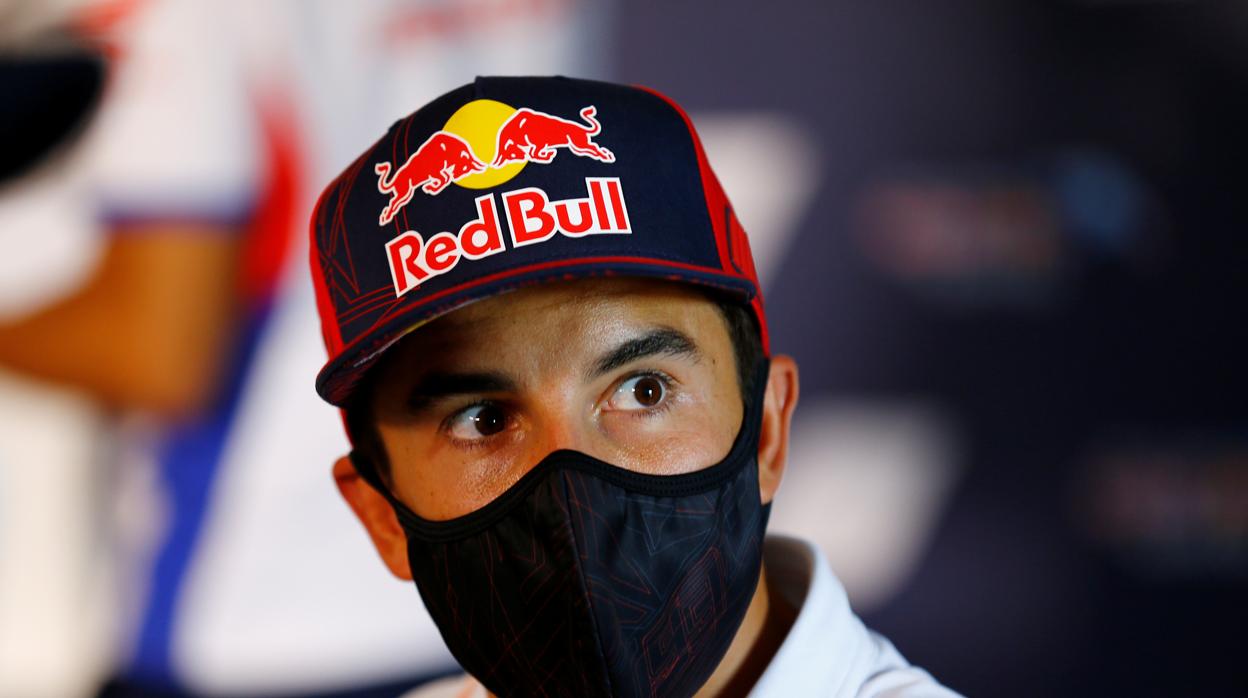 Marc Márquez se protege con mascarilla en Jerez