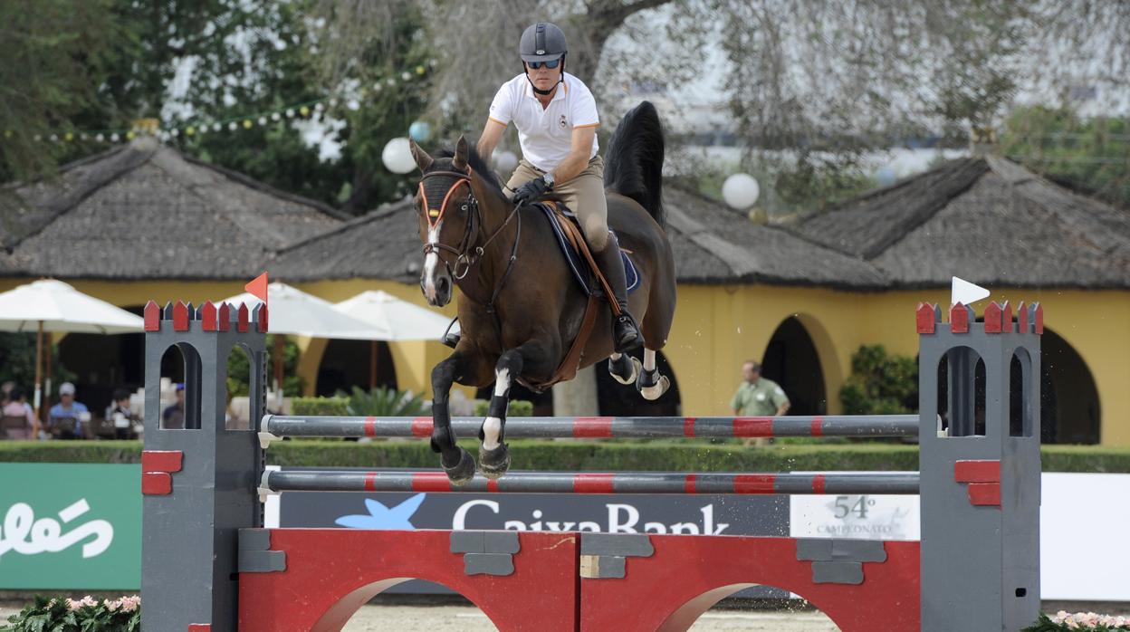 Un jinete en el campeonato de España absoluto de saltos de obstáculos