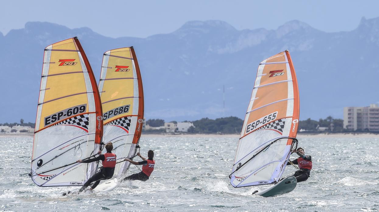 El Náutico de Valencia se abre al windsurf