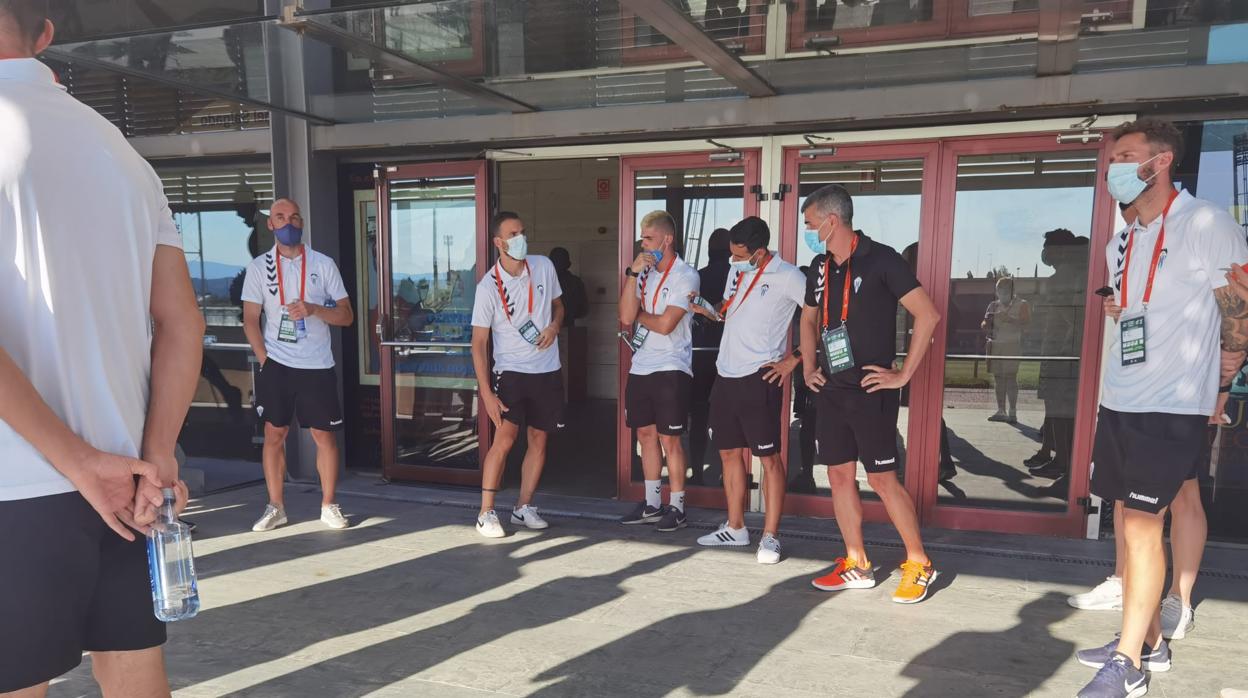 Los jugadores del Alcoyano, en la Ciudad del Fútbol de Las Rozas