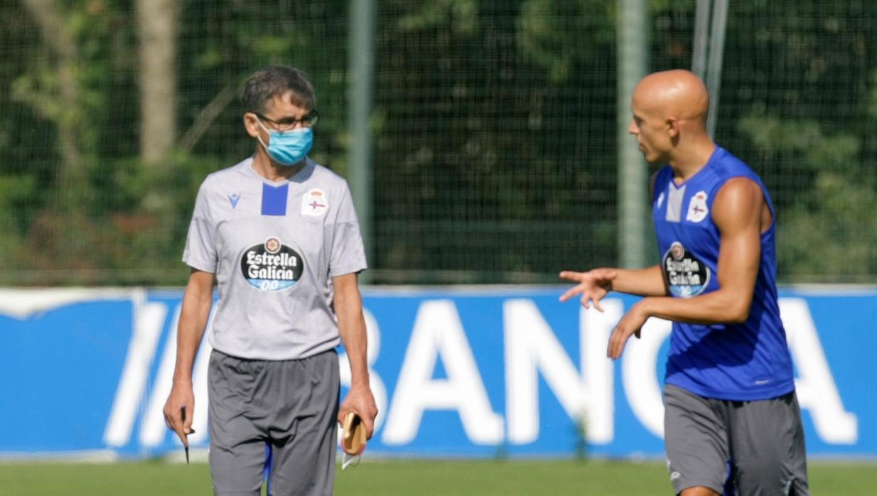 Fernando Vázquez, junto a Mollejo, en el entrenamiento del Deportivo de este jueves