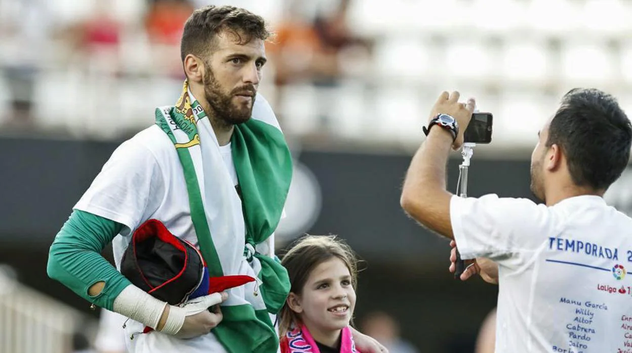 Manu García porta la bandera de Andalucía en uno de los ascensos recientes conseguidos por la Ponferradina
