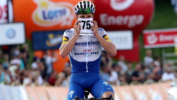 Hazaña de Evenepoel y homenaje a Jakobsen