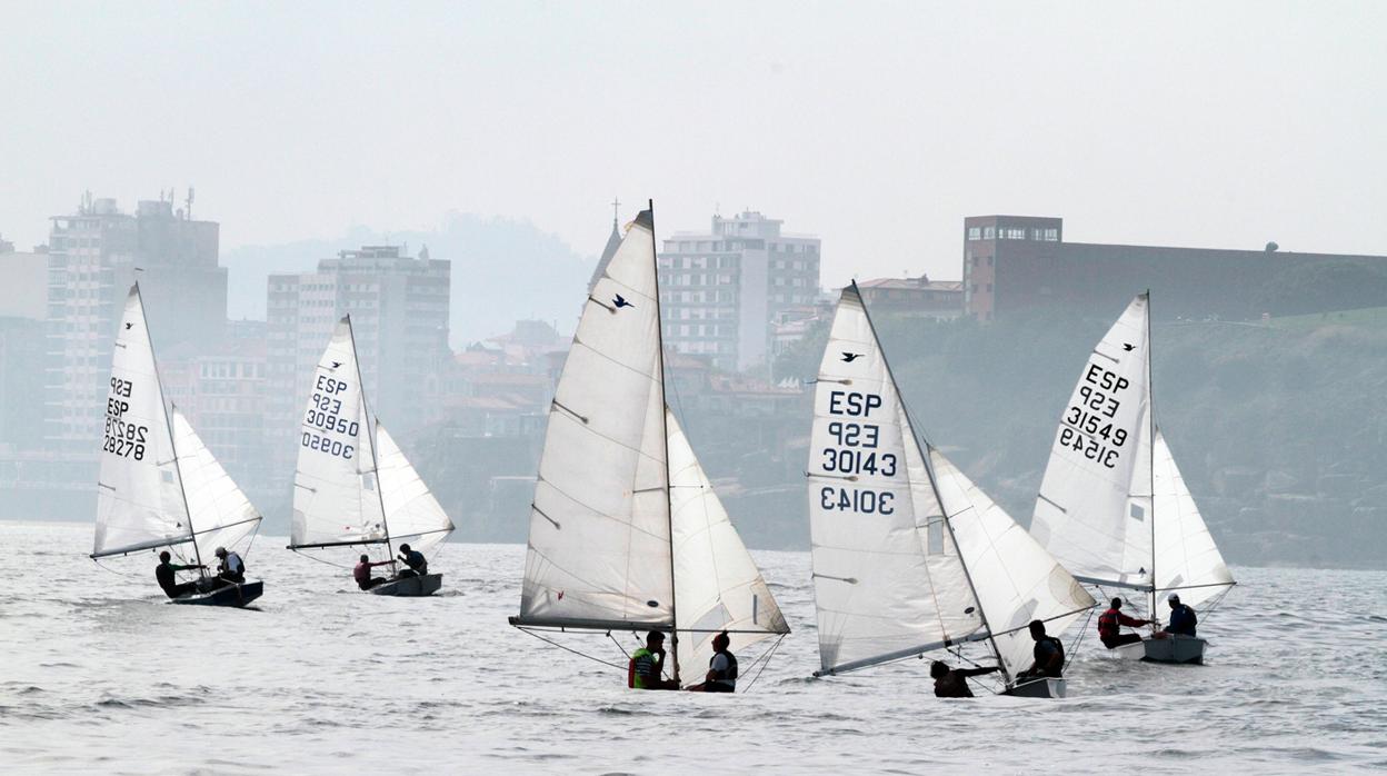 Francisco Palacio y Ángela Pumariega, ganadores dela tercera jornada, en Snipe