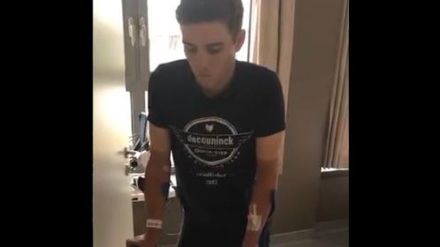 Primeras imágenes de Evenepoel caminando tras su caída