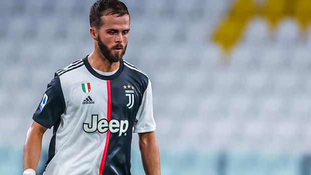 Pjanic, positivo por COVID-19