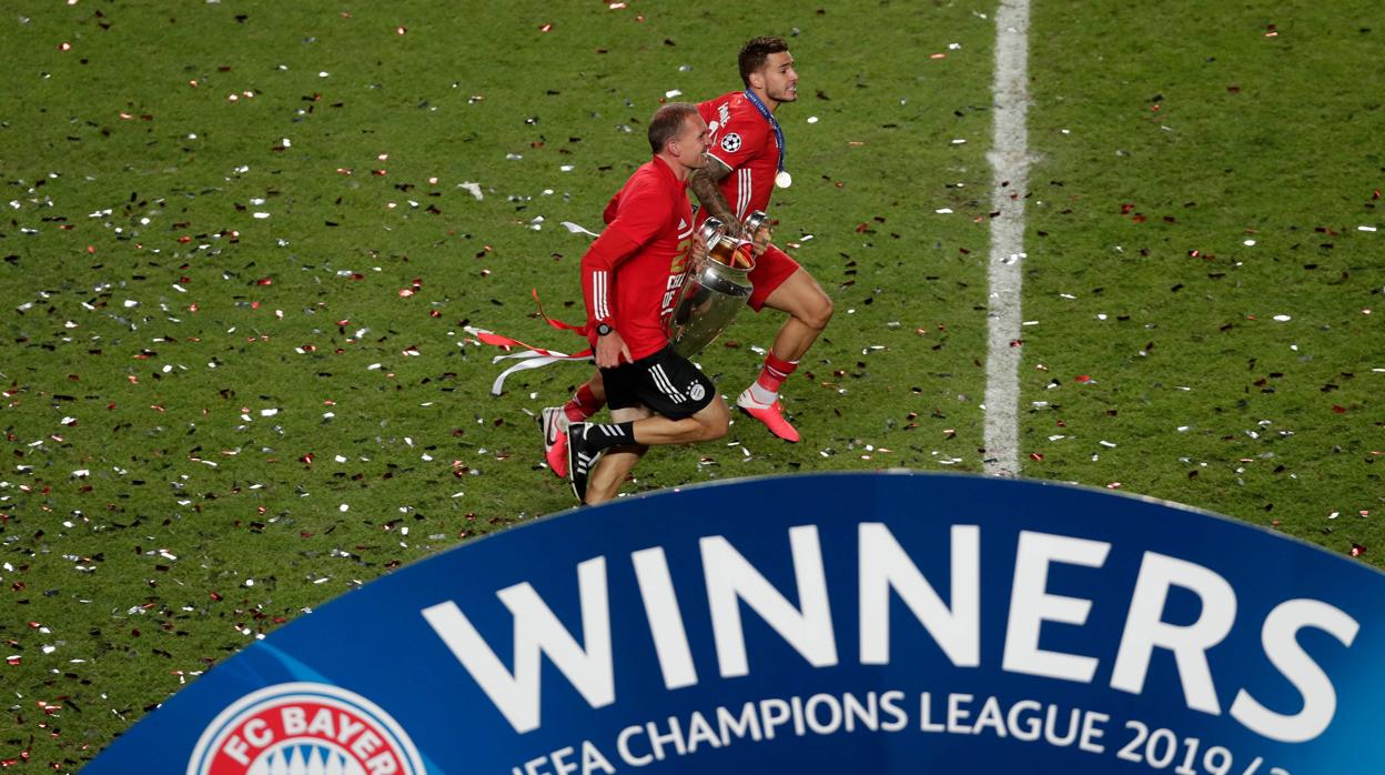 Los jugadores del Bayern de Múnich celebran la conquista del título de Champions