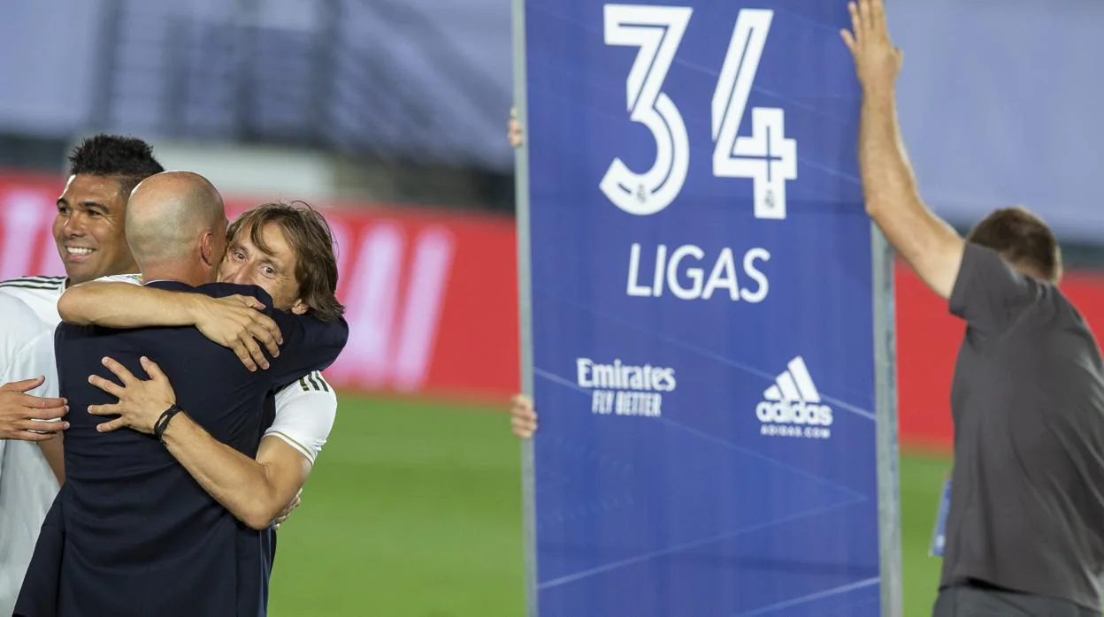 Modric cumple ocho años en el Madrid: «El resto es historia»