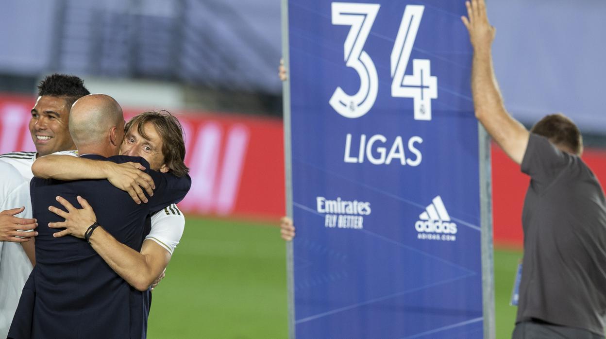 Modric cumple ocho años en el Madrid: «El resto es historia»