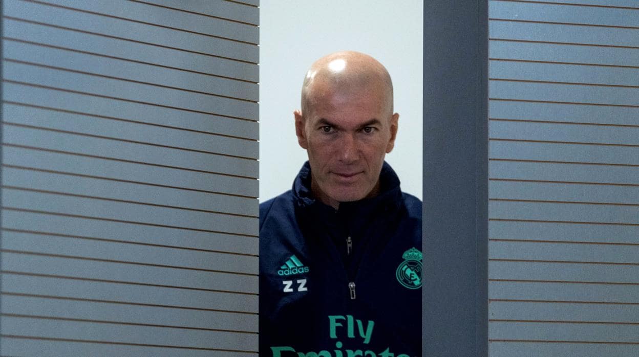 Zidane vuelve al campo a trabajar