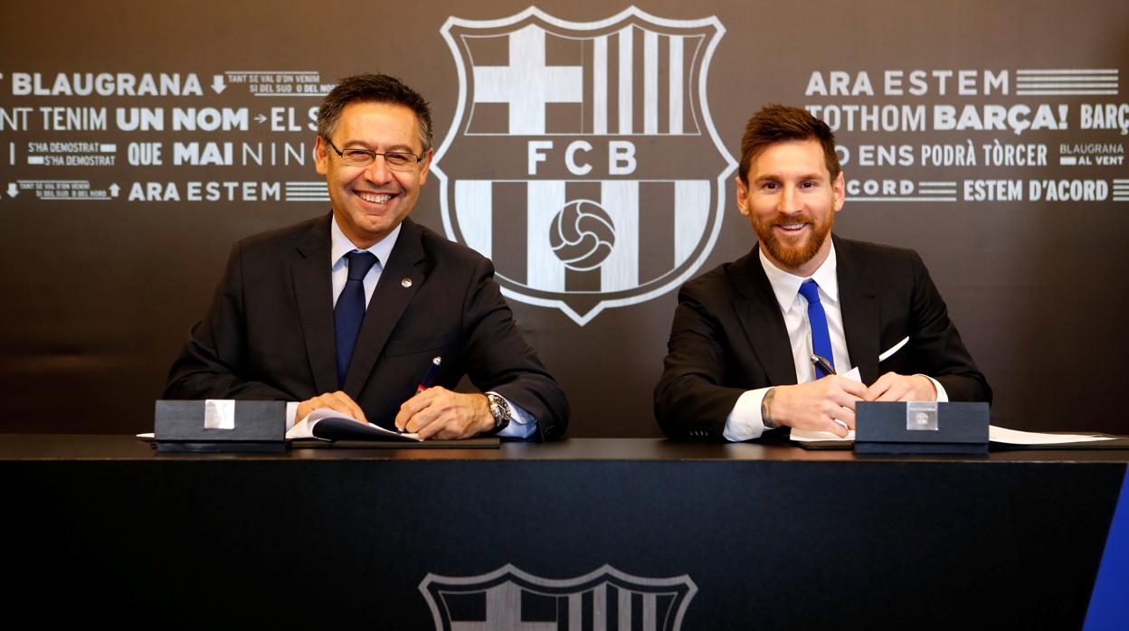Messi y bartomeu firman la renovación en 2017