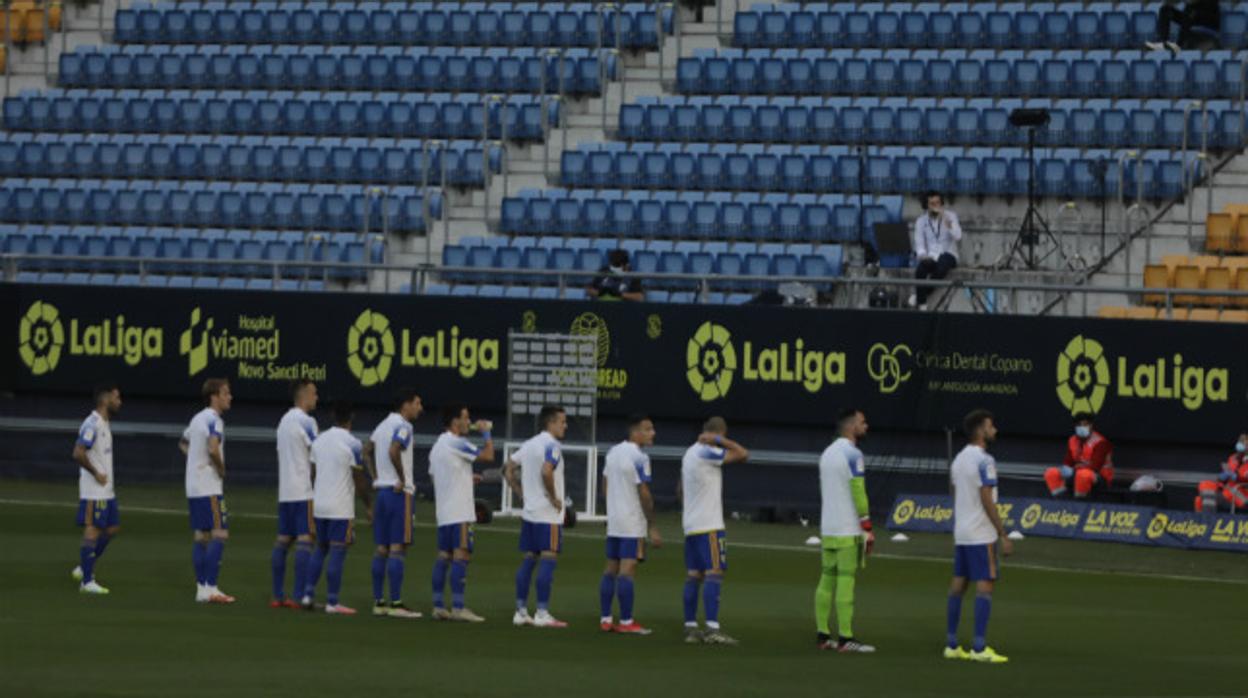 Por ahora, el fútbol seguirá disputándose sin público.