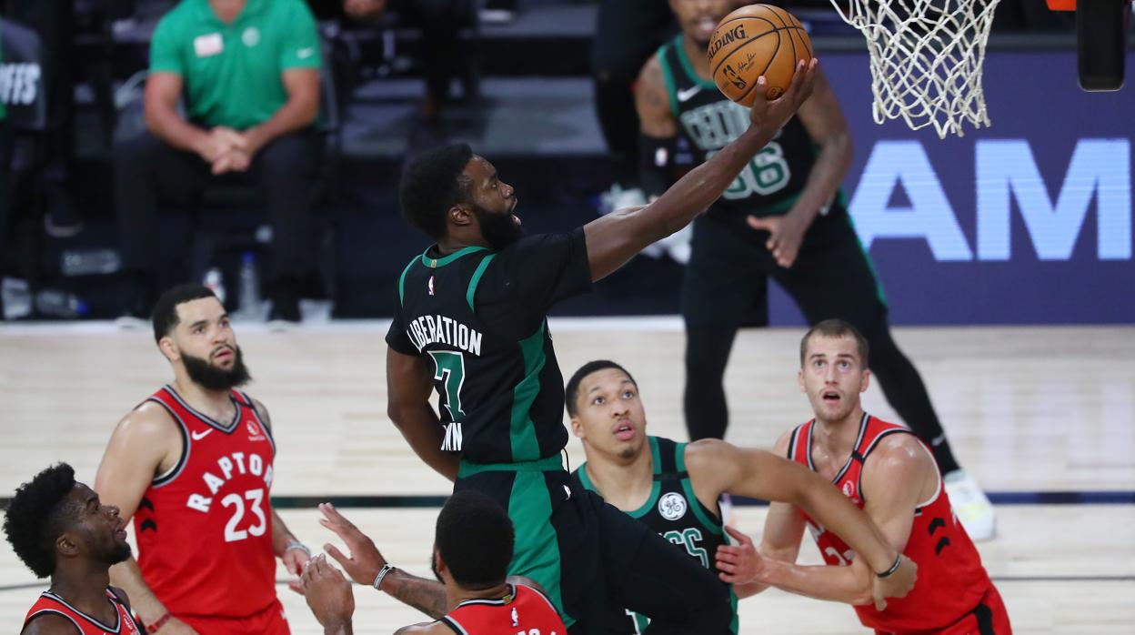 Los Celtics batieron a los Raptors