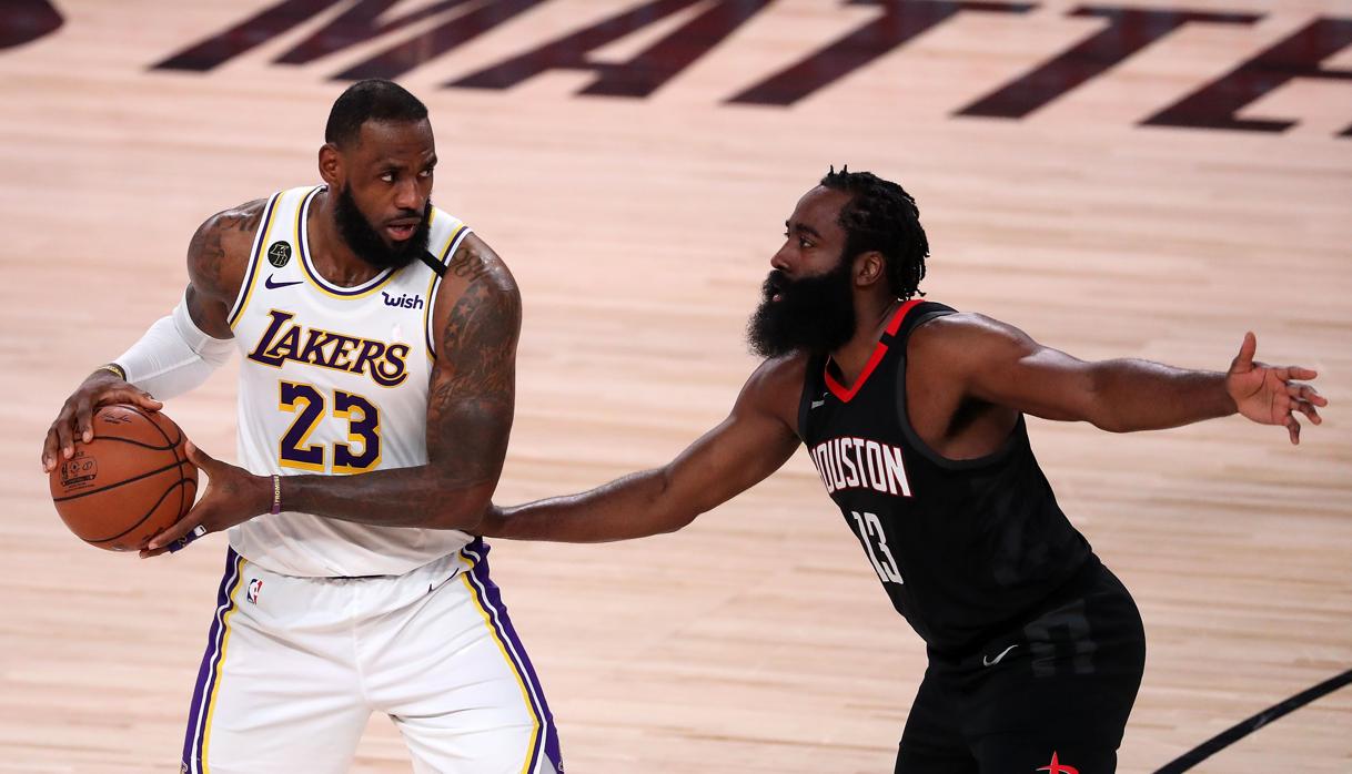 LeBron James, ante James Harden