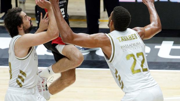 Carroll y Llull doblegan a un ilusionante Gipuzkoa